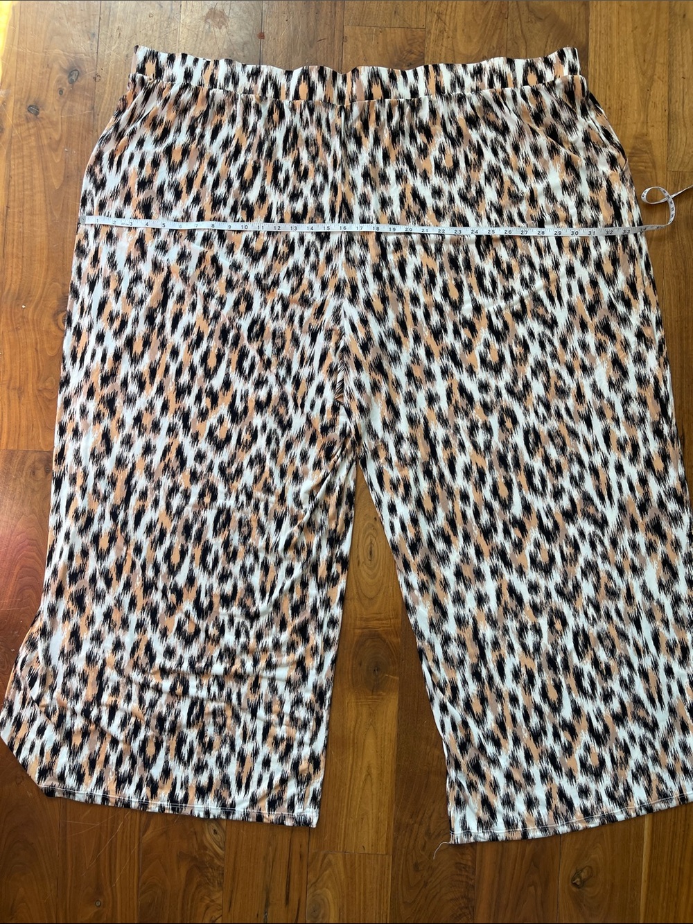 Plus size Leopard Print Wide-Leg Capris - Neutral Animal Print‎